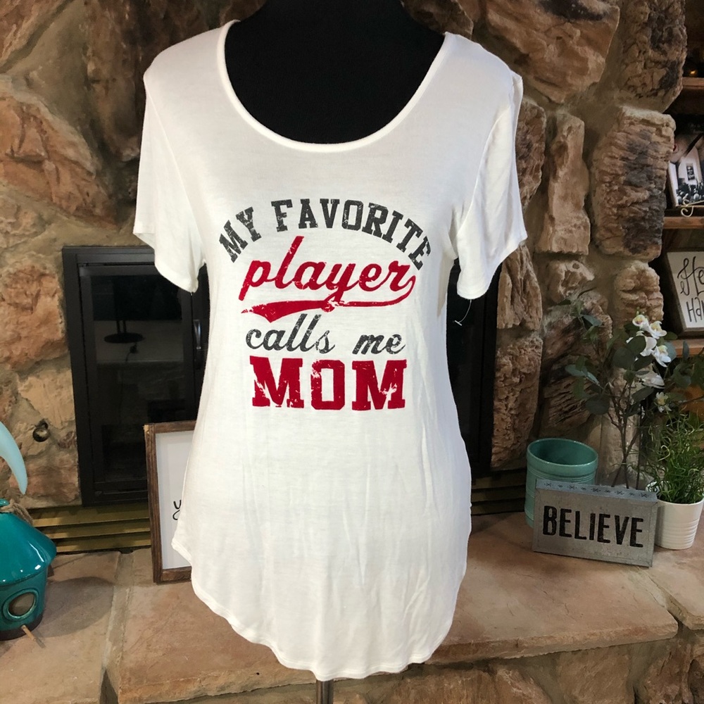 Sports mom graphic tee